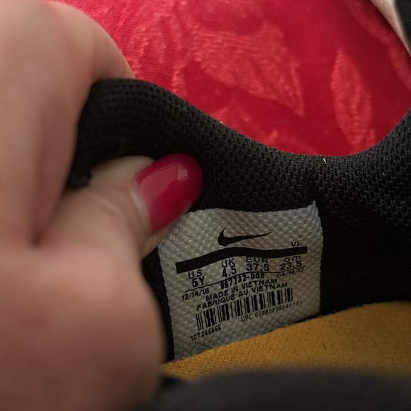 Nike Tiempo-X soccer flats sz 5Y - Picture 6 of 6